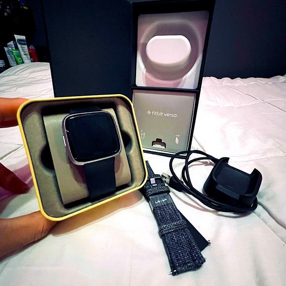 Fitbit Versa Watch - Picture 2 of 3
